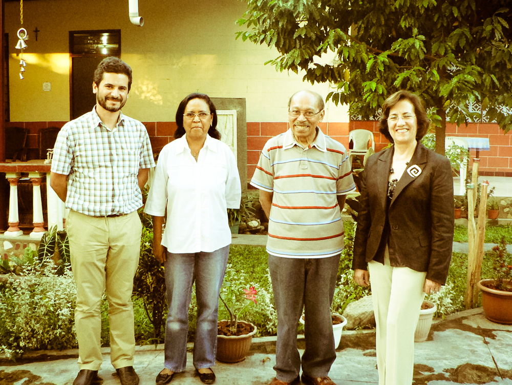 2009, julho, com Diretor do Externato de S. José, Padre Leão da Costa, Timor Leste 