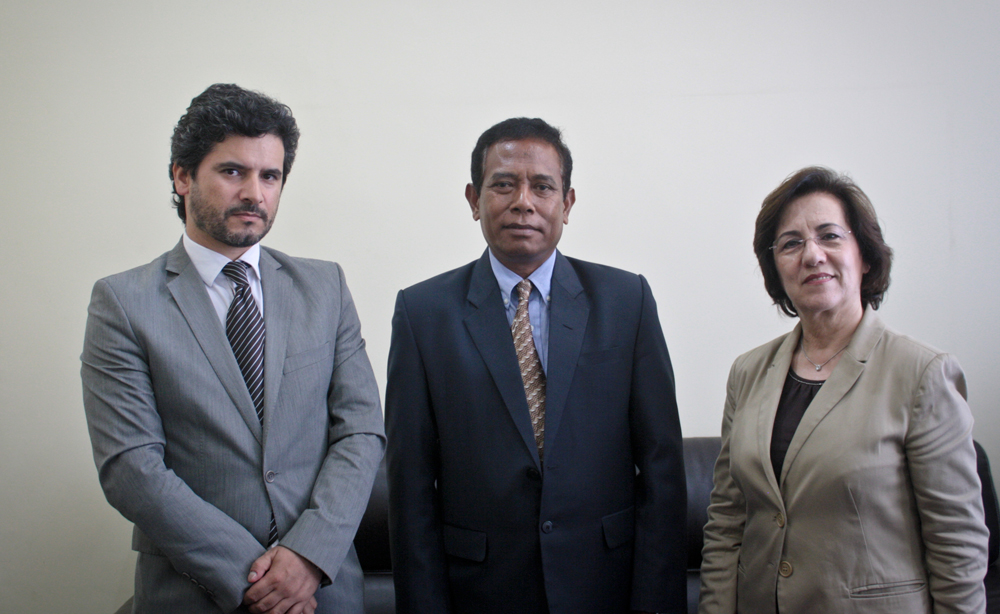 2012, outubro, com Vice-Primeiro Ministro Dr. Fernando La Sama de Araújo, Timor Leste 