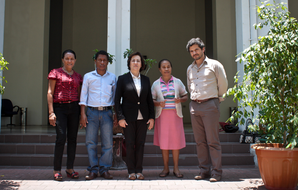 2012, outubro, com deputados do Parlamento Nacional, Timor Leste 